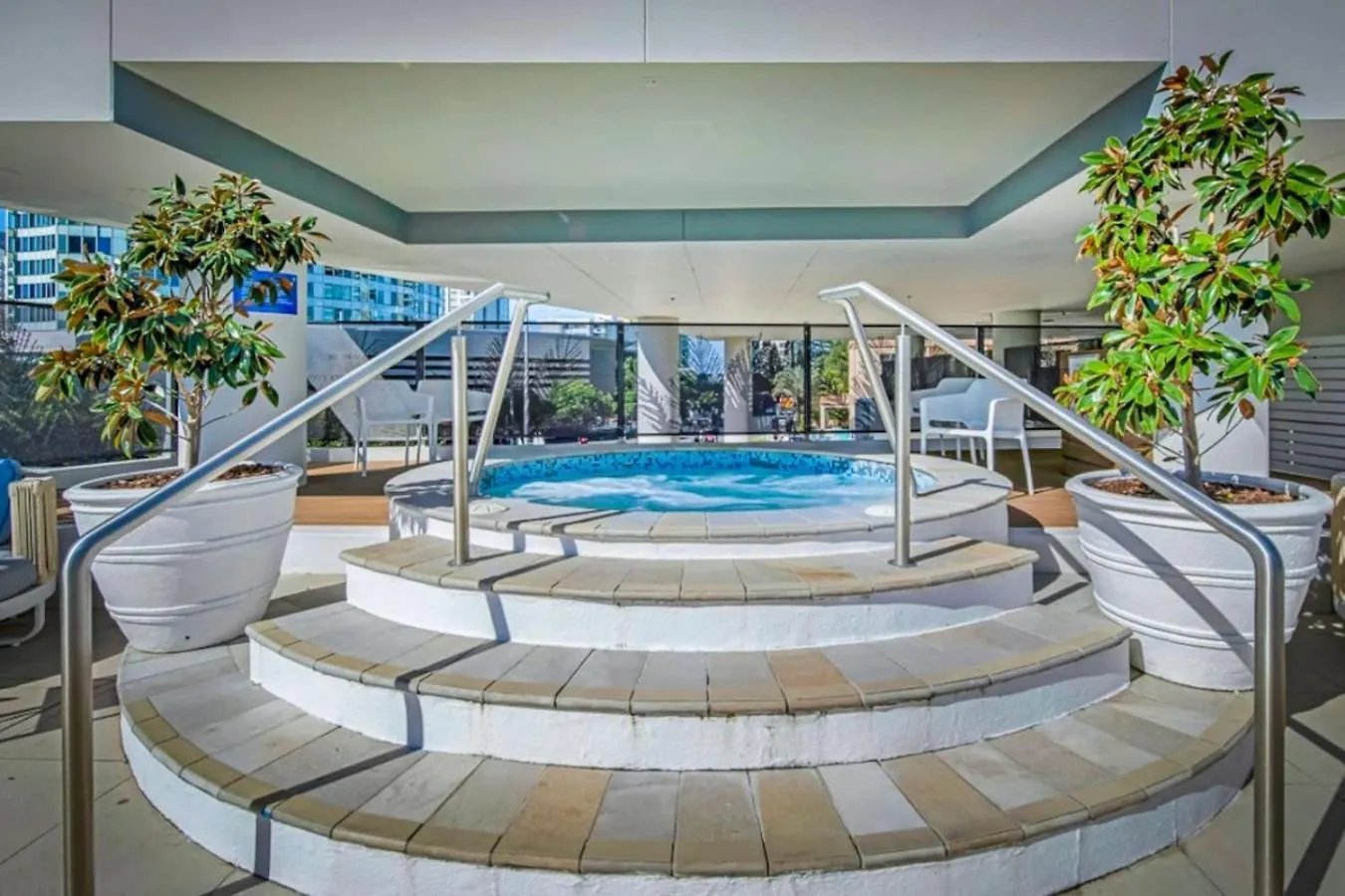 Surfers Paradise 2 Bed Great Views Pool Gold Coast Australia
