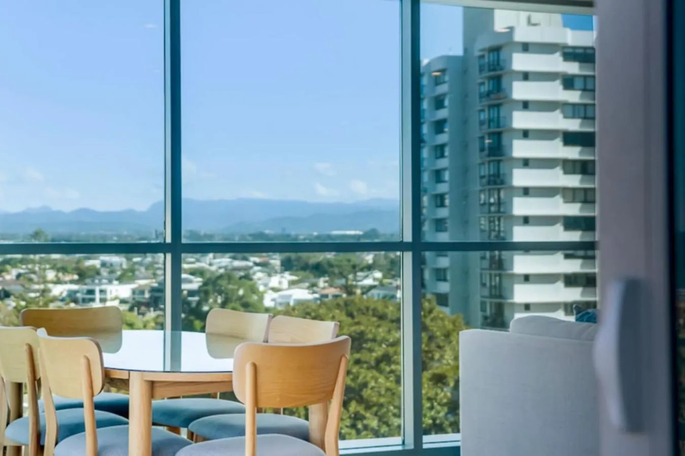 Surfers Paradise 2 Bed Great Views Pool Gold Coast Apartment