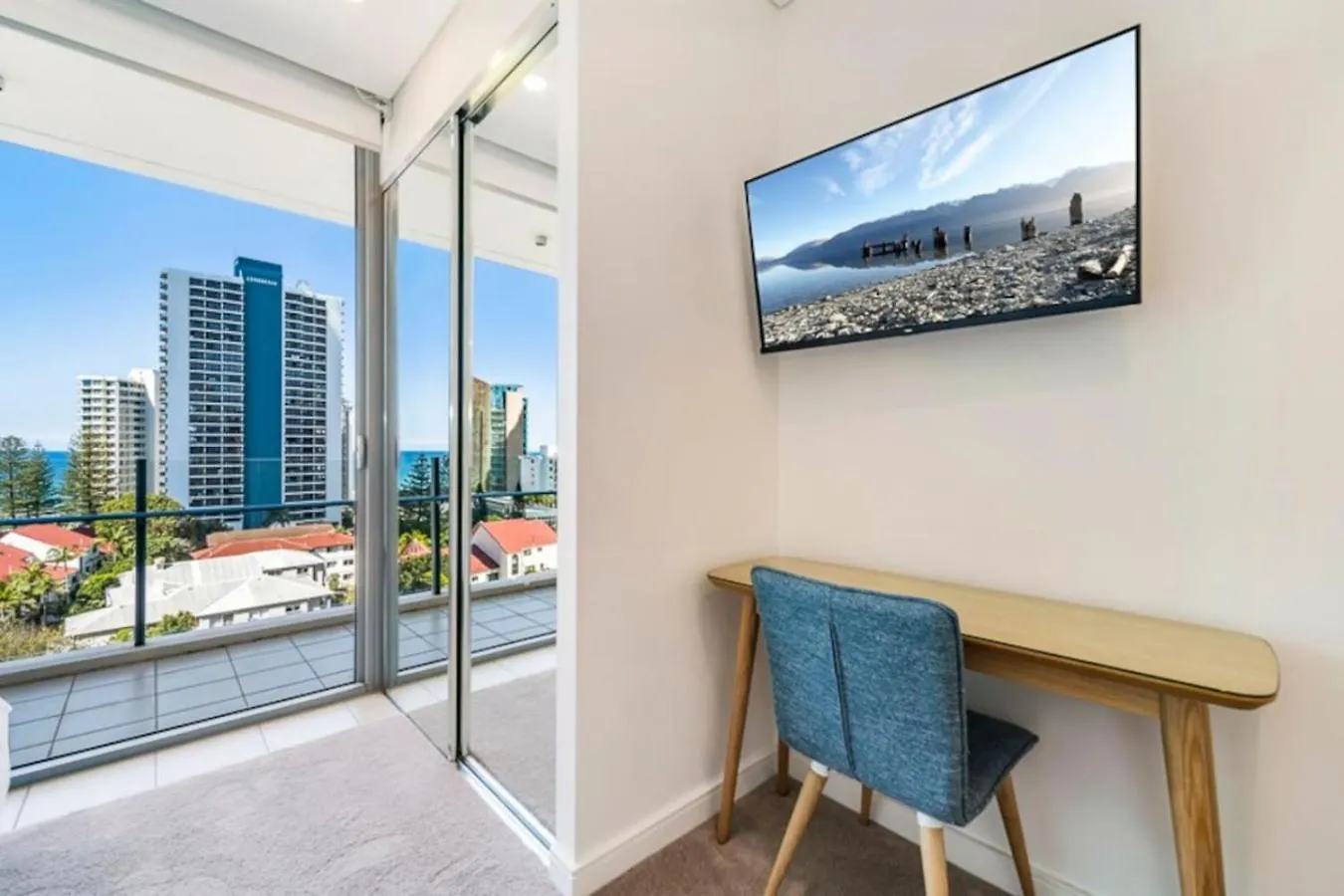 Surfers Paradise 2 Bed Great Views Pool Gold Coast Apartment