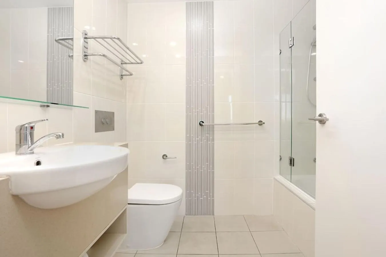 Surfers Paradise 2 Bed Great Views Pool Gold Coast