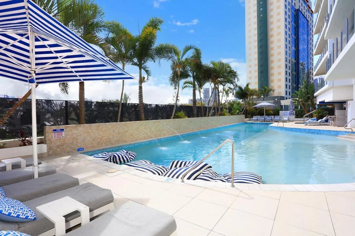 Surfers Paradise 2 Bed Great Views Pool Gold Coast Australia