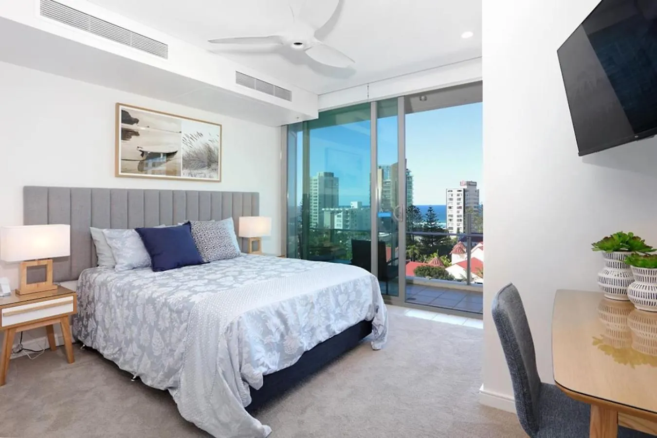 Apartment Surfers Paradise 2 Bed Great Views Pool Gold Coast Australia