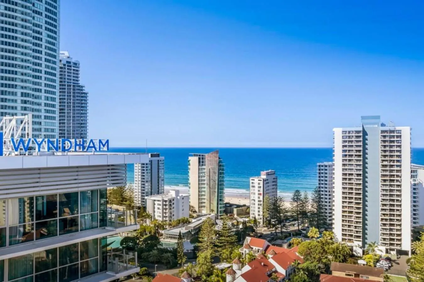 Surfers Paradise 2 Bed Great Views Pool Gold Coast