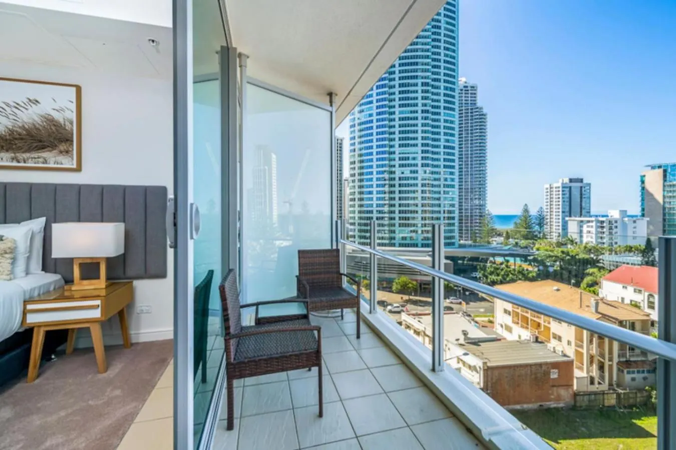 Surfers Paradise 2 Bed Great Views Pool Gold Coast Apartment