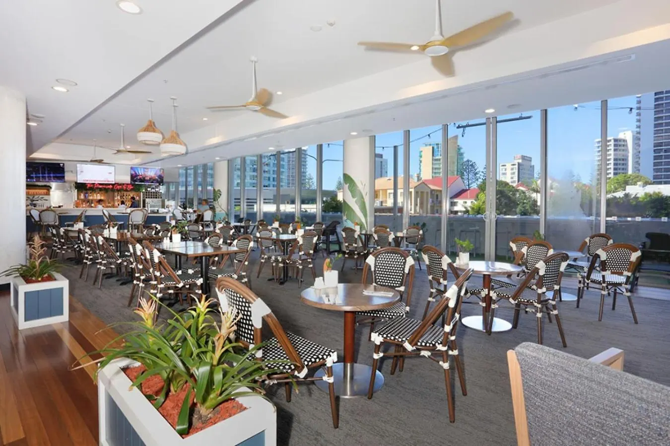Surfers Paradise 2 Bed Great Views Pool Gold Coast Australia