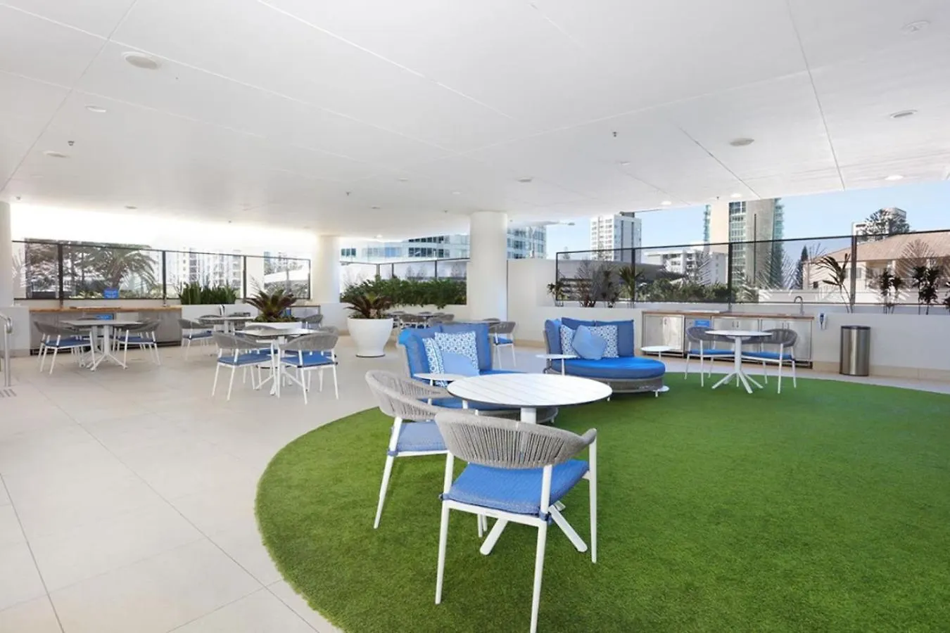 Surfers Paradise 2 Bed Great Views Pool Gold Coast Apartment