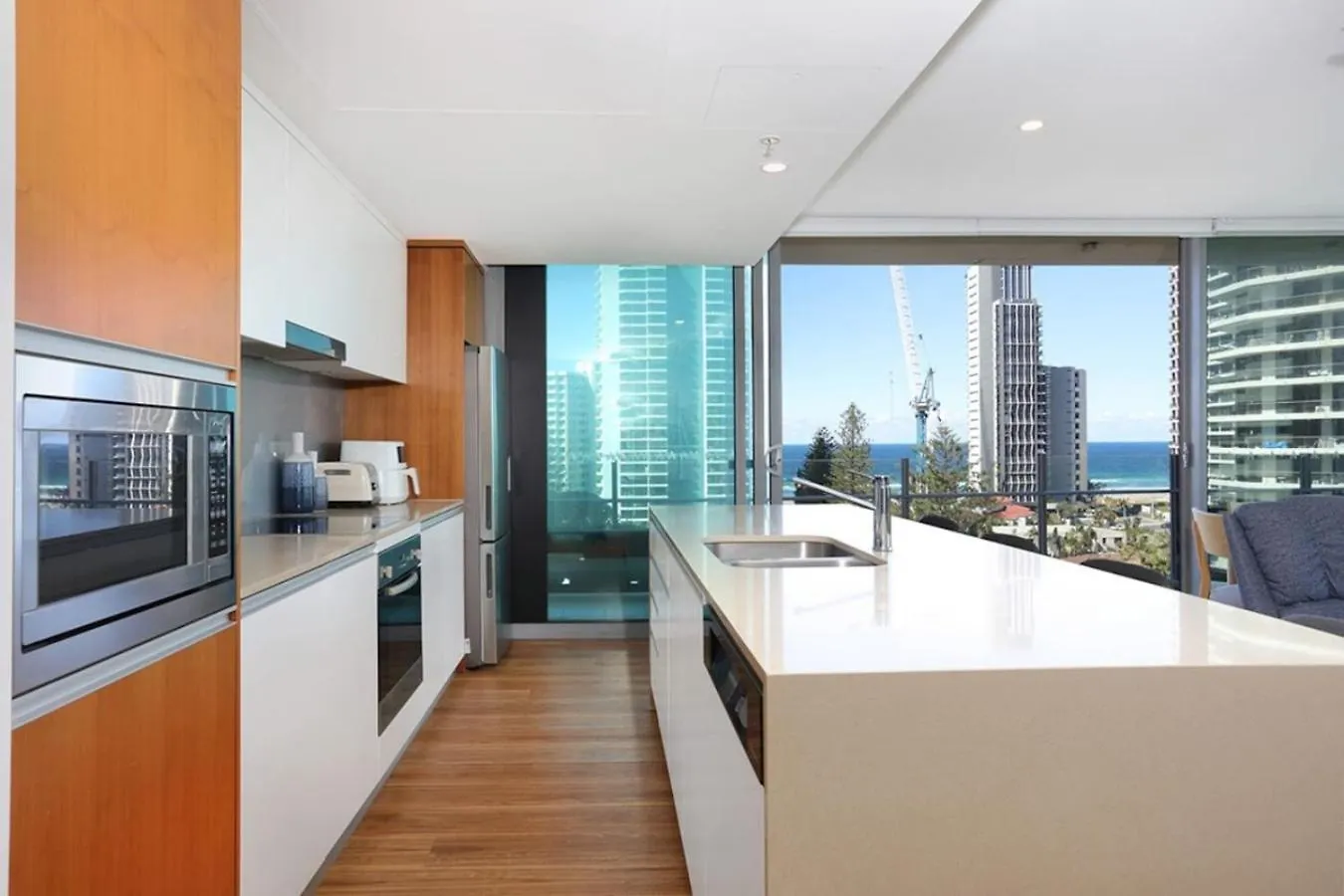 Surfers Paradise 2 Bed Great Views Pool Gold Coast Apartment