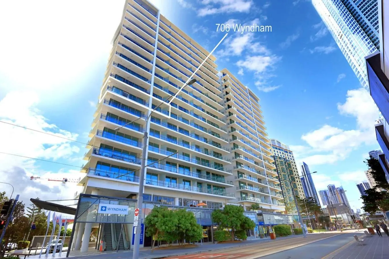 Surfers Paradise 2 Bed Great Views Pool Gold Coast